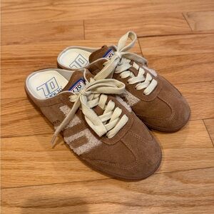 Back 70 Easter Backless Sneaker